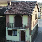 Tra... Monti E Vigne Panzió La Morra