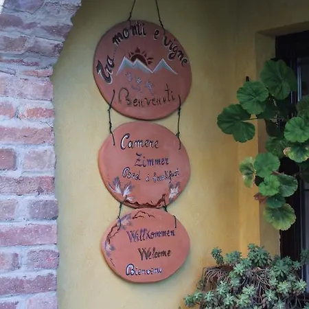Tra... Monti E Vigne Frühstückspension La Morra