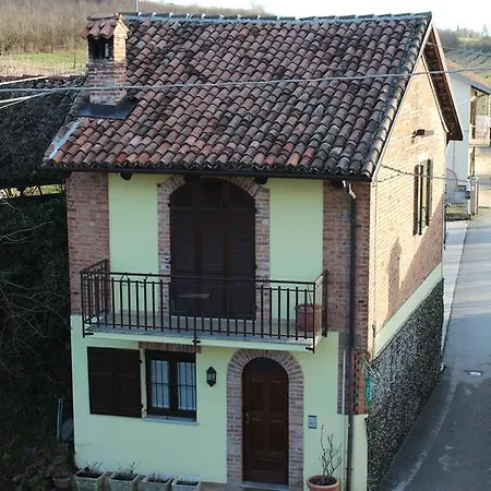 Tra... Monti E Vigne Frühstückspension La Morra